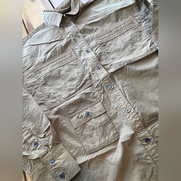 Banana‎ Republic Br Sport Beige Button Up Hiking Fishing Cargo Shirt Size Medium - Picture 3 of 4